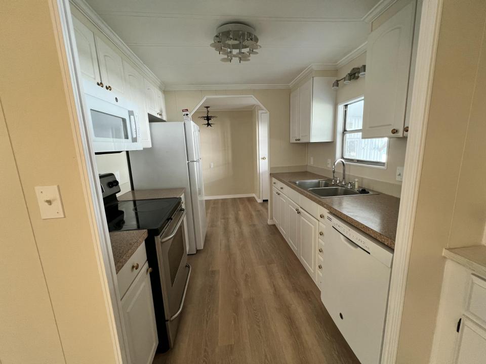 1005 Thrush Circle, Barefoot Bay, Barefoot Bay, Флорида 32976, Соединенные Штаты