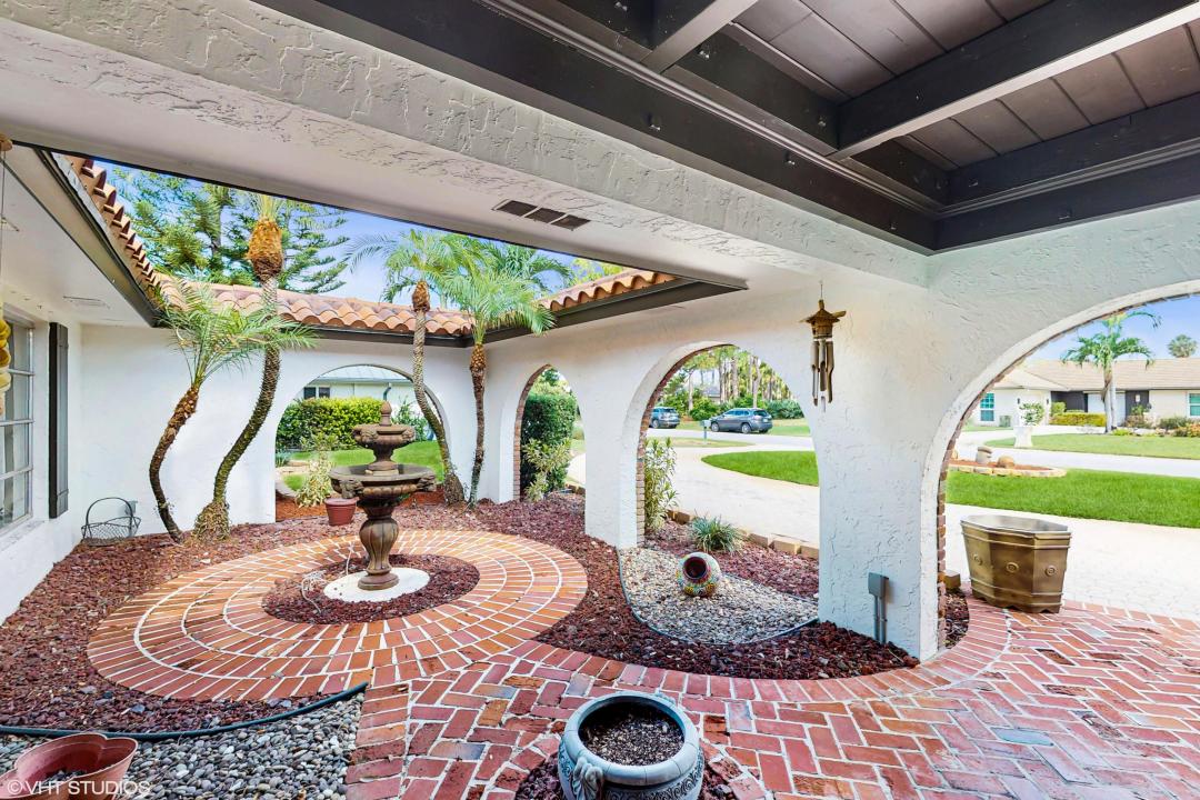 492 S Country Club Drive, Atlantis, Florida 33462, USA