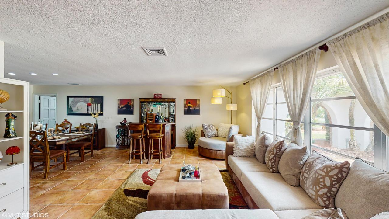 492 S Country Club Drive, Atlantis, Florida 33462, USA