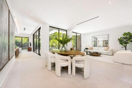 3670 Avocado Ave, Miami, Florida 33133, USA