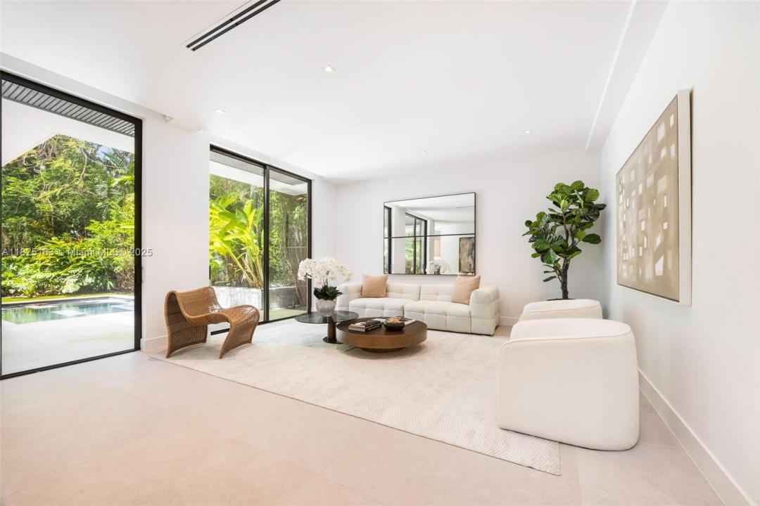3670 Avocado Ave, Miami, Florida 33133