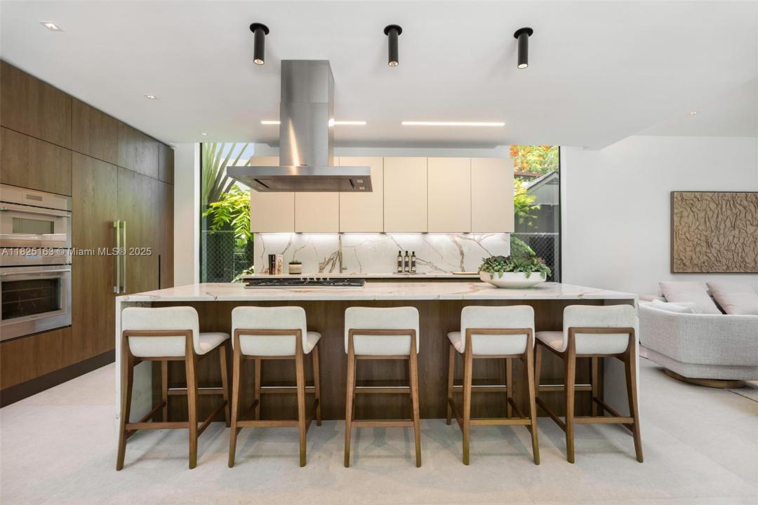 3670 Avocado Ave, Miami, Florida 33133