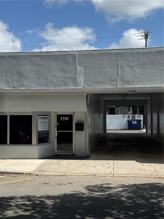 1741 SW 22nd St, Miami, Florida 33145, USA