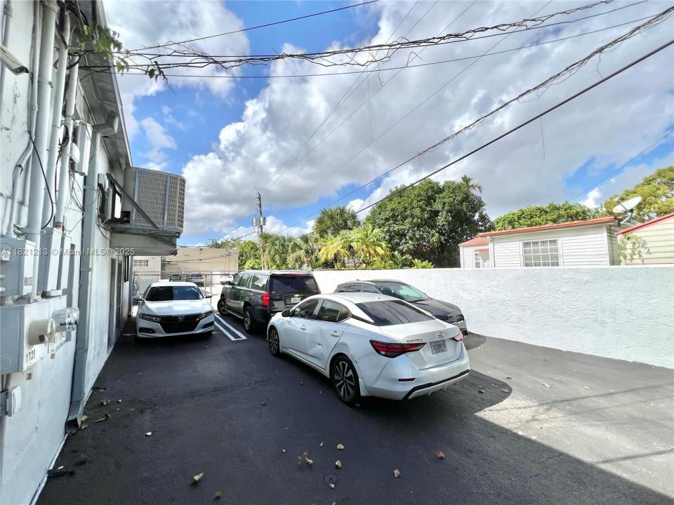1741 SW 22nd St, Miami, Florida 33145, USA