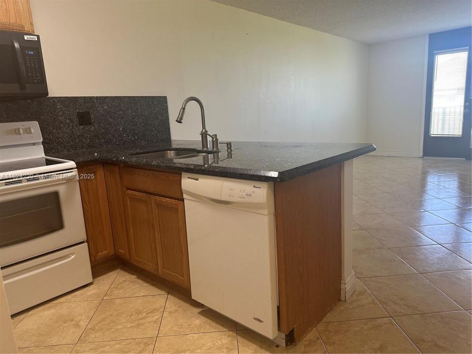 2771 Riverside Dr 504-A, Coral Springs, Florida 33065