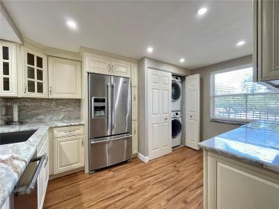 7340 Lake Cir Dr 207, Margate, Florida 33063, USA