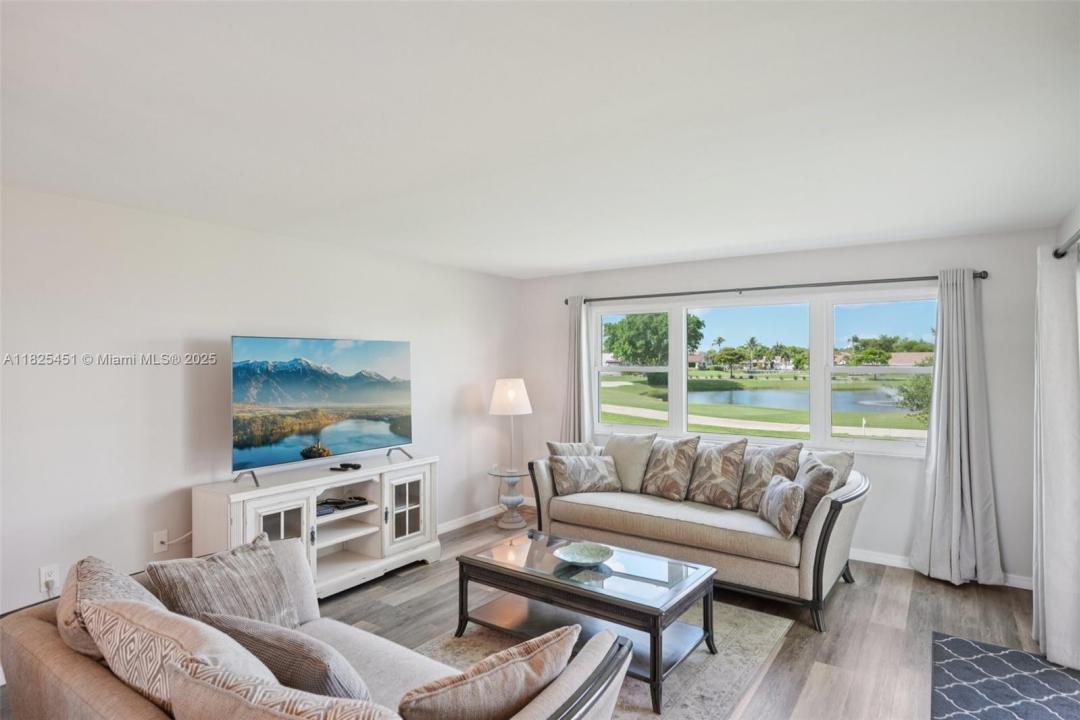 1700 Pine Valley Dr 205, Fort Myers, Floryda 33907, USA
