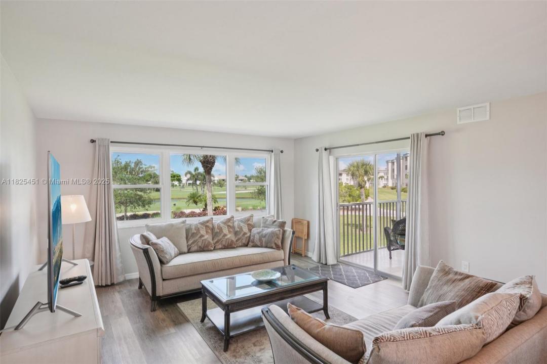 1700 Pine Valley Dr 205, Fort Myers, Floryda 33907, USA