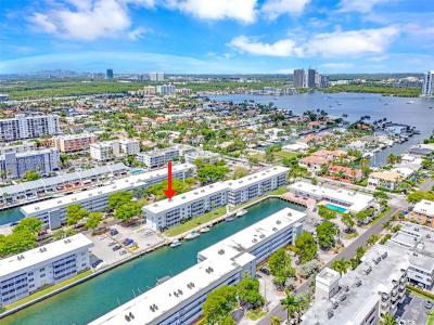 3551 NE 169th St 312, North Miami Beach, Florida 33160, USA
