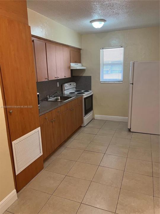 66 W 9th St 0, Hialeah, פלורידה 33010, ארצות הברית של אמריקה 