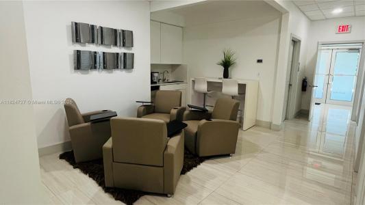 17100 Royal Palm Blvd 1, Weston, Florida 33326, USA