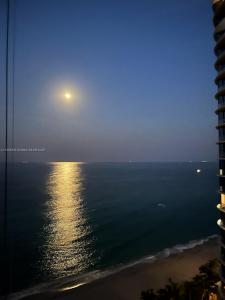 15811 Collins Ave 1502, Sunny Isles Beach, Florida 33160, USA