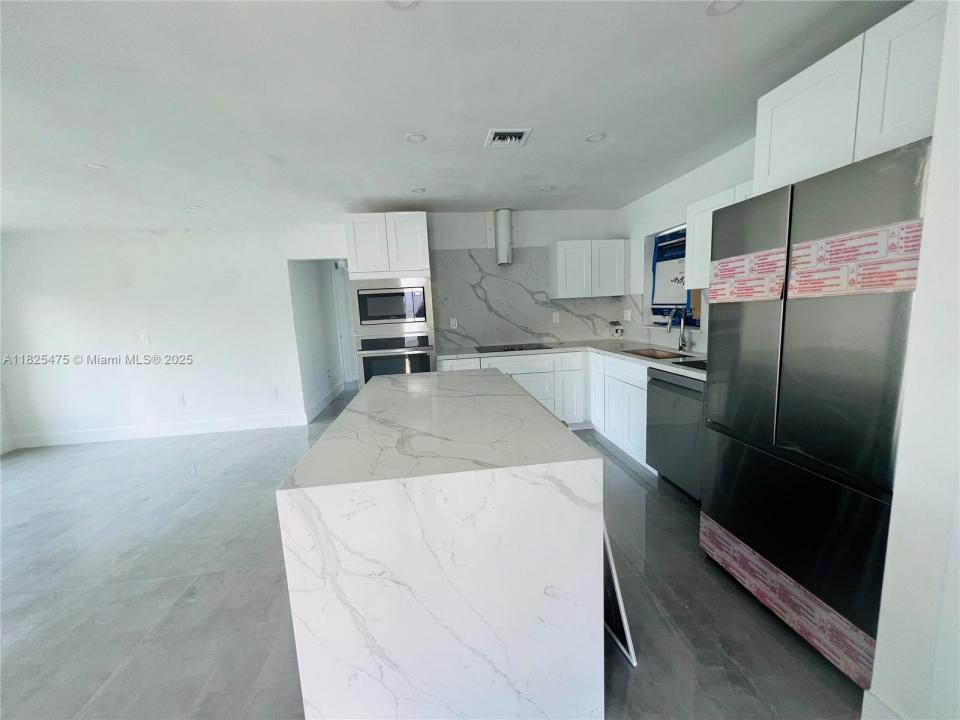 912 NE 2nd Ct 0, Hallandale Beach, Florida 33009, Stati Uniti