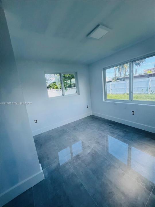 912 NE 2nd Ct 0, Hallandale Beach, Florida 33009, Stati Uniti
