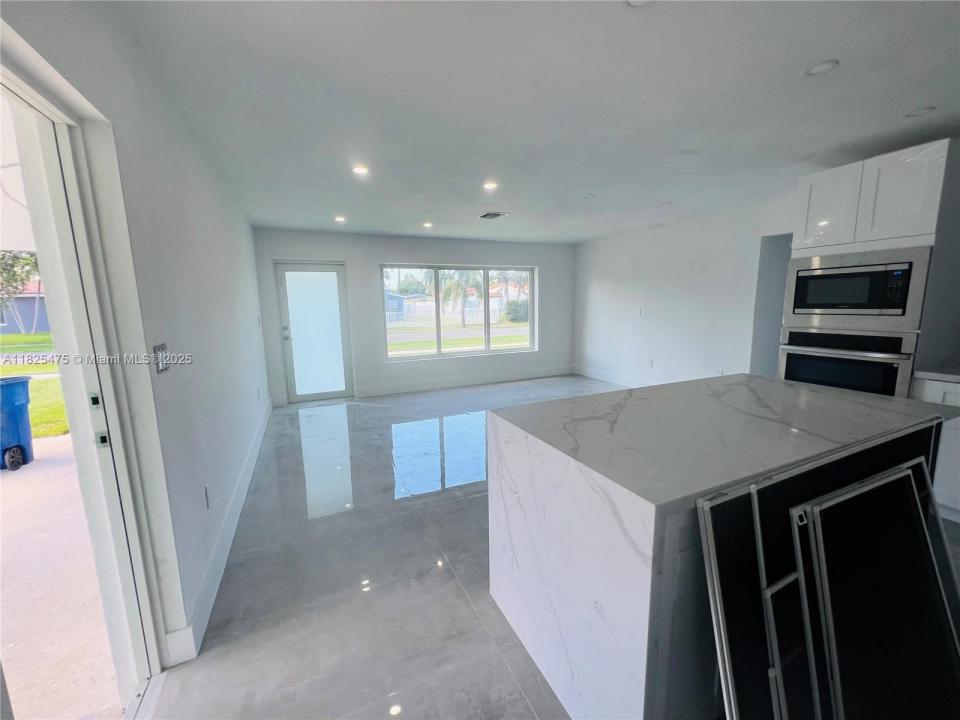 912 NE 2nd Ct 0, Hallandale Beach, Florida 33009, Stati Uniti