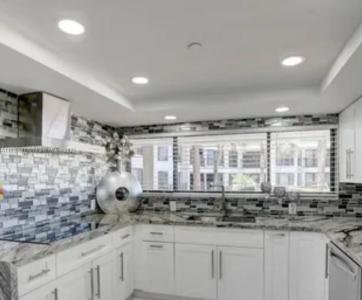 665 SE 21st Ave 101, Deerfield Beach, Florida 33441, USA