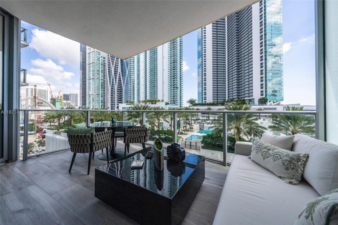 851 NE 1st Ave 907, Miami, Floride 33132, États-Unis