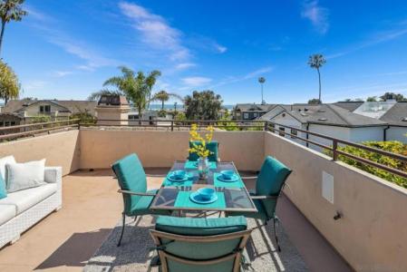 Pine St, Coronado, California 92118