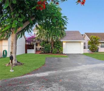 6863 SW 104th Ct, Miami, Florida 33173, USA