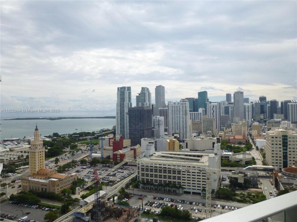 851 NE 1st Ave 2612, Miami, Florida 33132, Estados Unidos