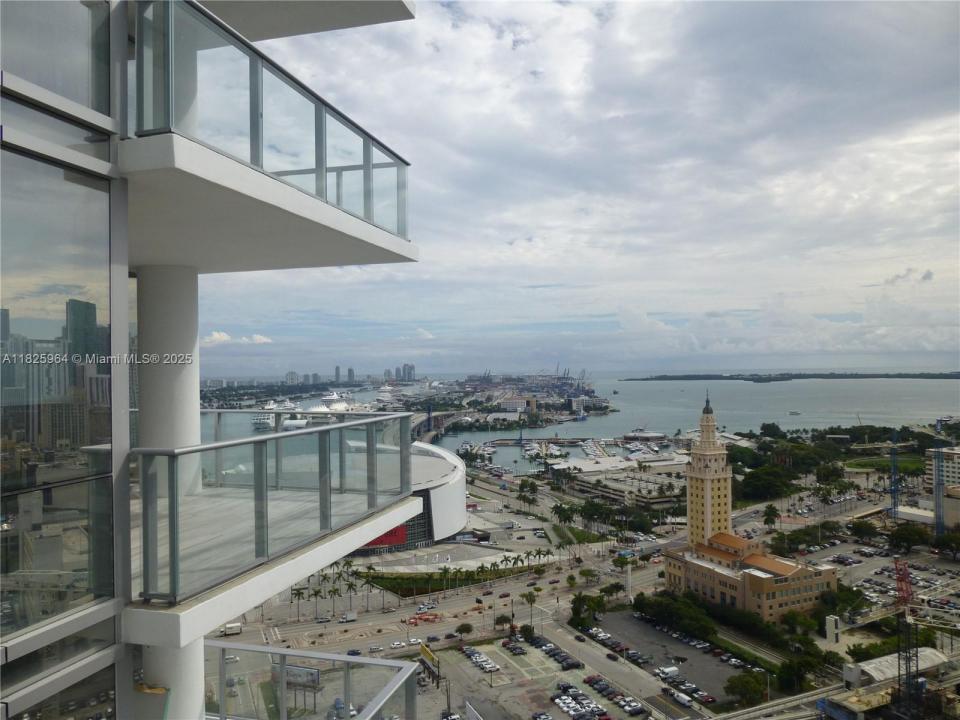 851 NE 1st Ave 2612, Miami, Florida 33132, Estados Unidos