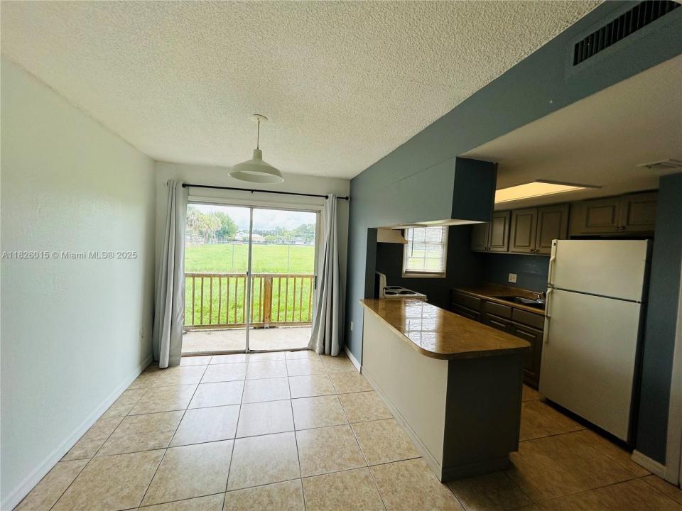 2775 L B Mcleod St. B, Orlando, Florida 32805, USA