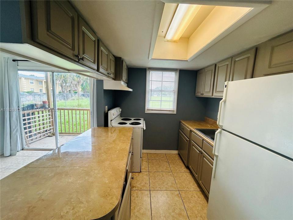 2775 L B Mcleod St. B, Orlando, Florida 32805, USA