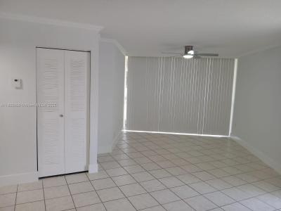 6955 NW 186th St F110, Hialeah, Florida 33015, USA