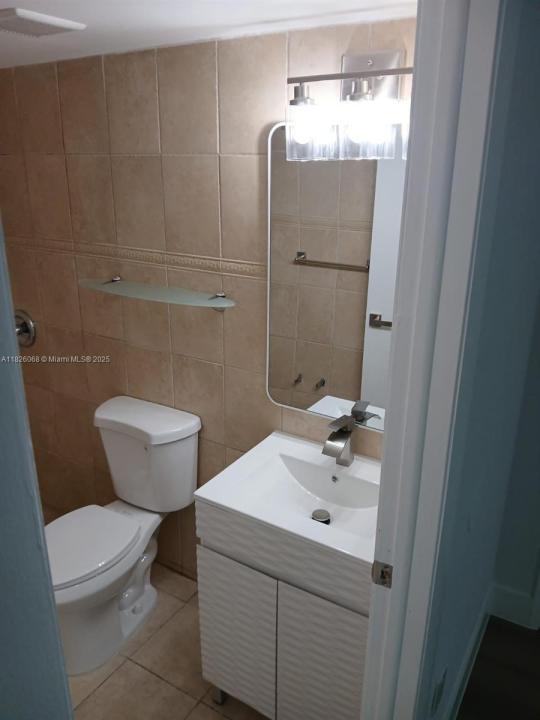6955 NW 186th St F110, Hialeah, Florida 33015, Estados Unidos