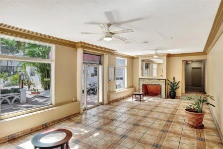 215 30th Street 6, Miami Beach, Florida 33140, USA