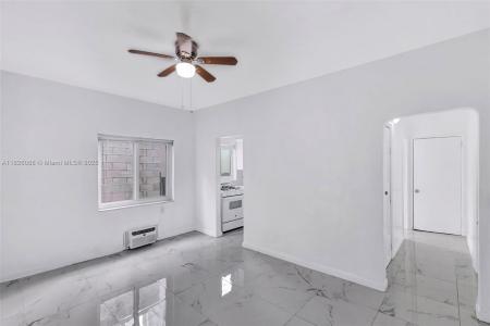 215 30th Street 6, Miami Beach, Florida 33140, USA