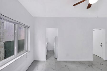 215 30th Street 6, Miami Beach, Florida 33140, USA