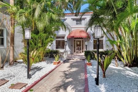 215 30th Street 10, Miami Beach, Florida 33140, USA