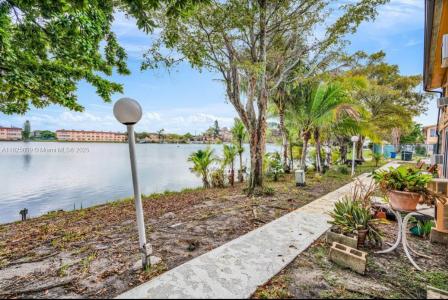 18801 NE 2nd Ave 1006, Miami, Florida 33179, USA