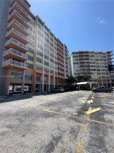 2025 NE 164th St 206, North Miami Beach, Florida 33162, USA