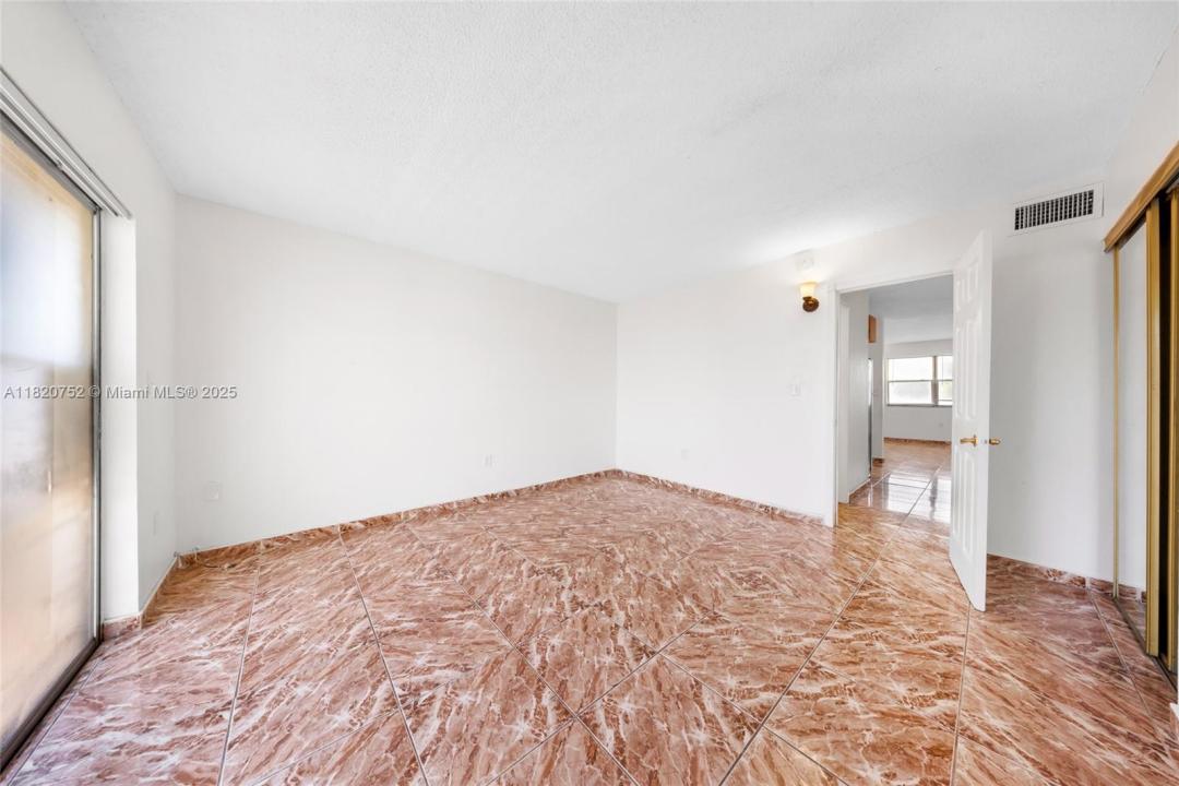 301 NW 177th St. 201, Miami Gardens, Florida 33169, USA