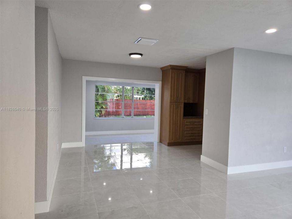 954 W 72nd Pl, Hialeah, Florida 33014, Estados Unidos