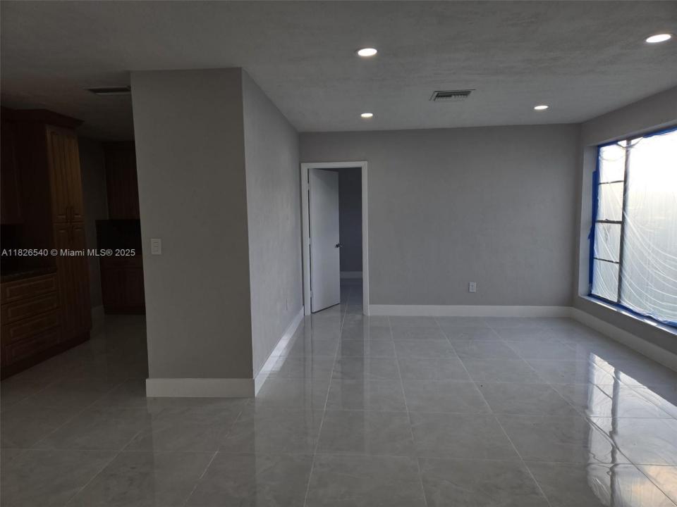 954 W 72nd Pl, Hialeah, Florida 33014, Estados Unidos