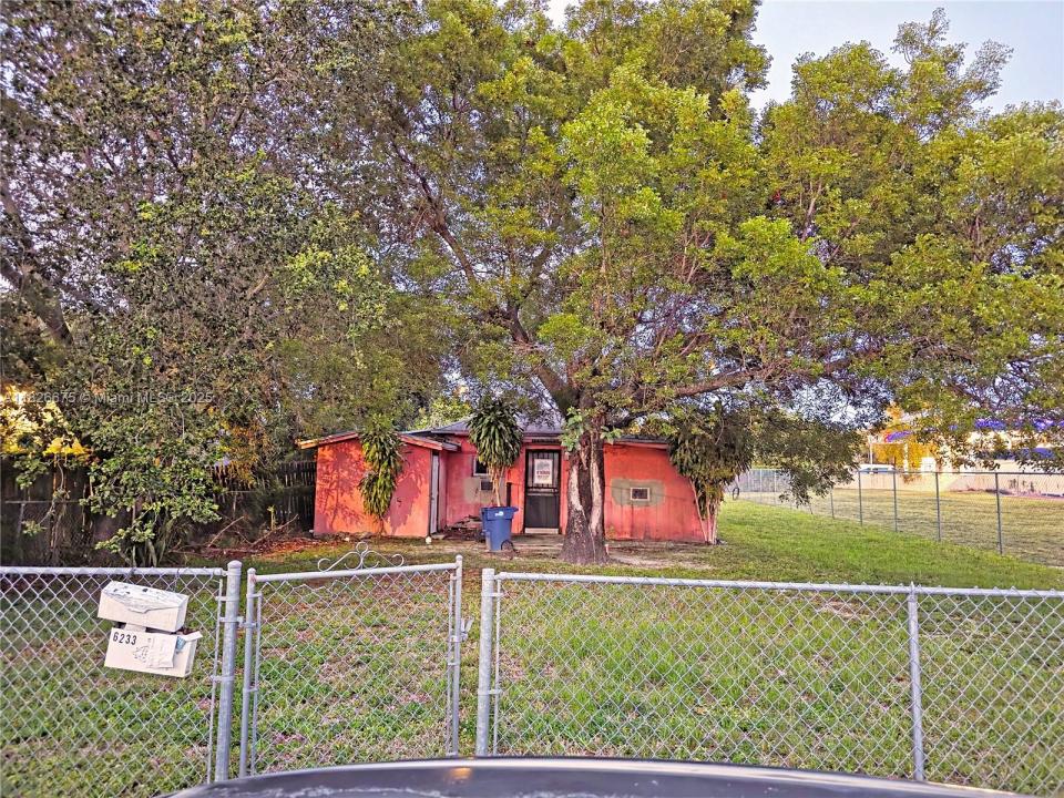 6233 NW 22nd Ct, Miami, Florida 33147, Estados Unidos