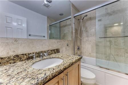 530 NE 15th Ct 6, Fort Lauderdale, Florida 33304, USA