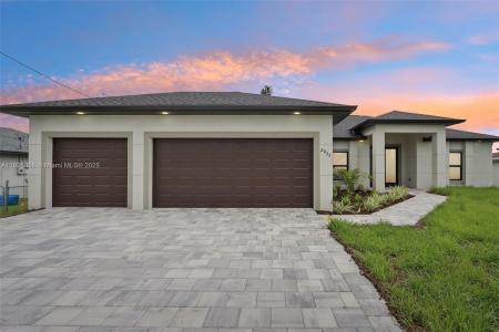 2933 SE Santa Barbara Pl, Cape Coral, Florida 33904, USA
