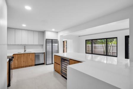 220 NE 105 St, Miami Shores, Florida 33138, USA