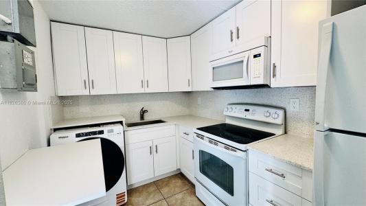531 SW 38th Ter B, Fort Lauderdale, Florida 33312, USA