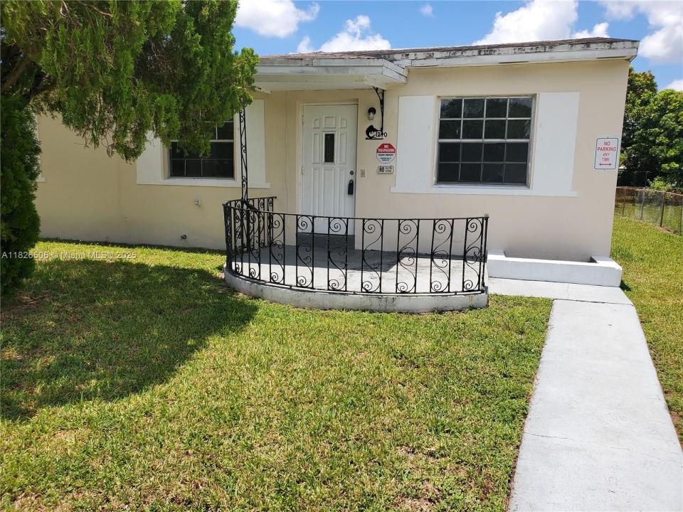 1240 NE 143rd St, North Miami, Floride 33161, États-Unis
