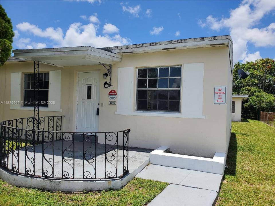 1240 NE 143rd St, North Miami, Floride 33161, États-Unis