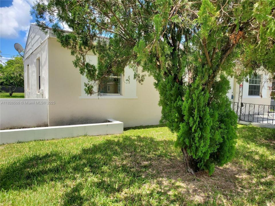 1240 NE 143rd St, North Miami, Floride 33161, États-Unis