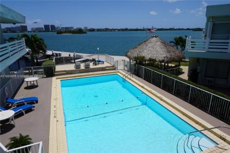 2700 NE 135th St 45, North Miami, Florida 33181, USA