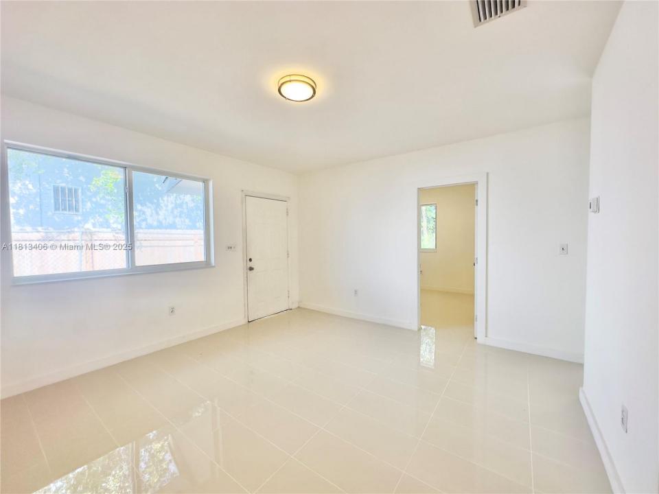 1841 NW 55th Street 1843, Miami, Floride 33142, États-Unis