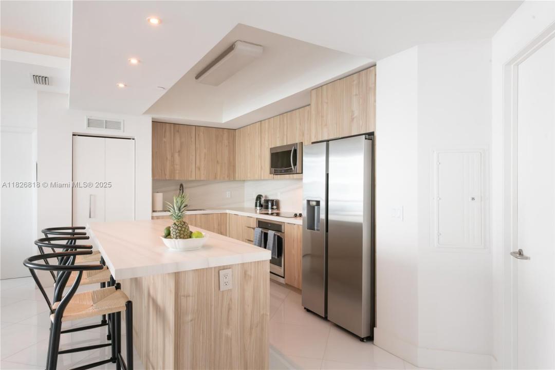 3131 NE 188th St 2-605, Aventura, Florida 33180