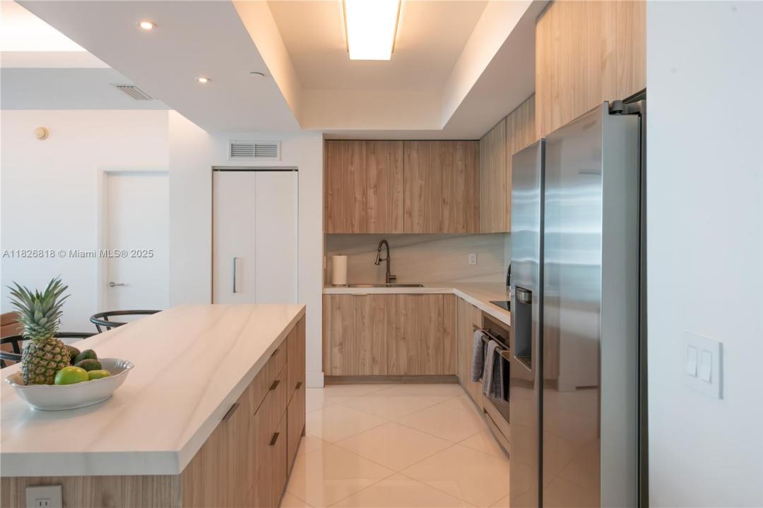3131 NE 188th St 2-605, Aventura, Florida 33180